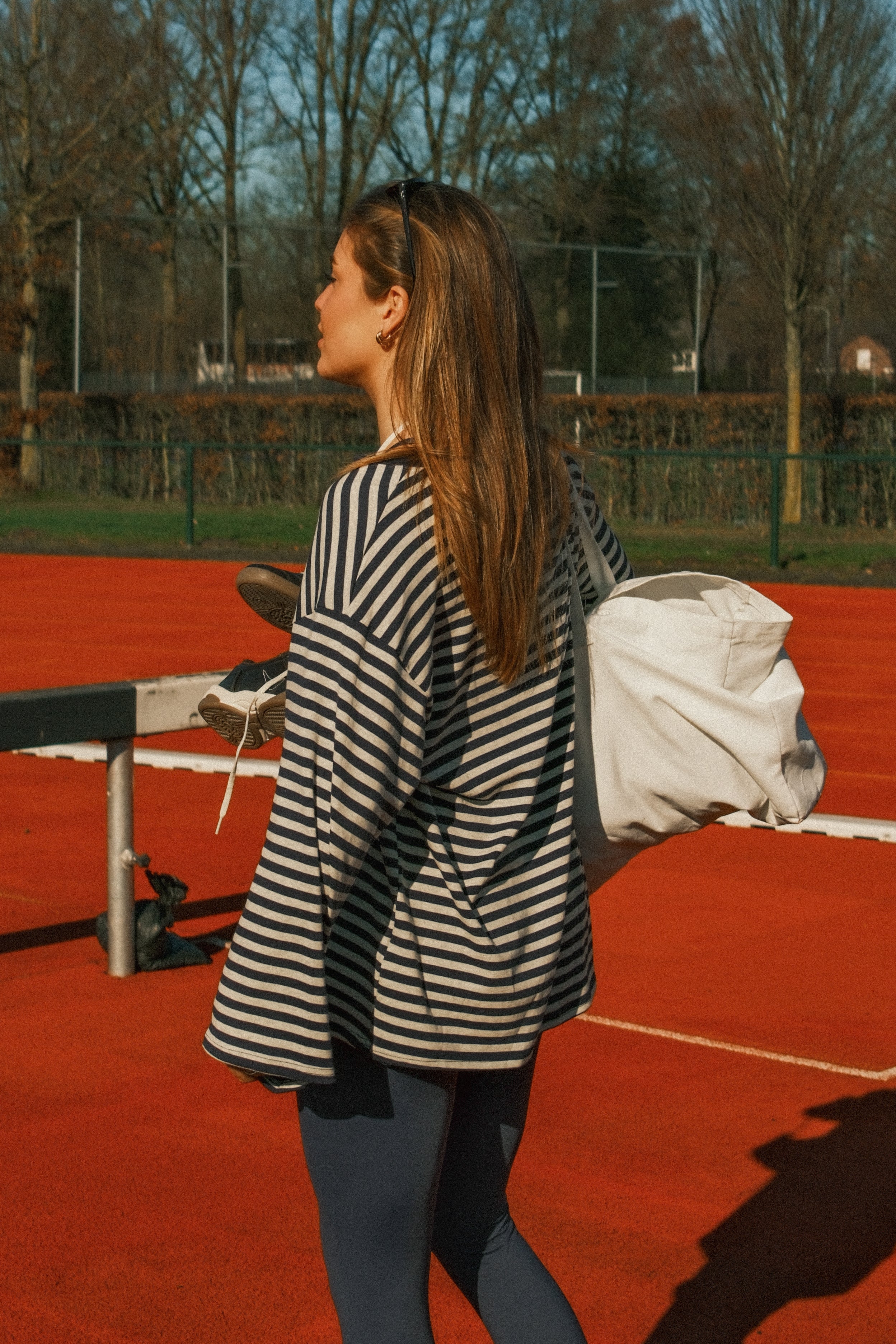 STRIPED MAE TEE NAVY - Image 9