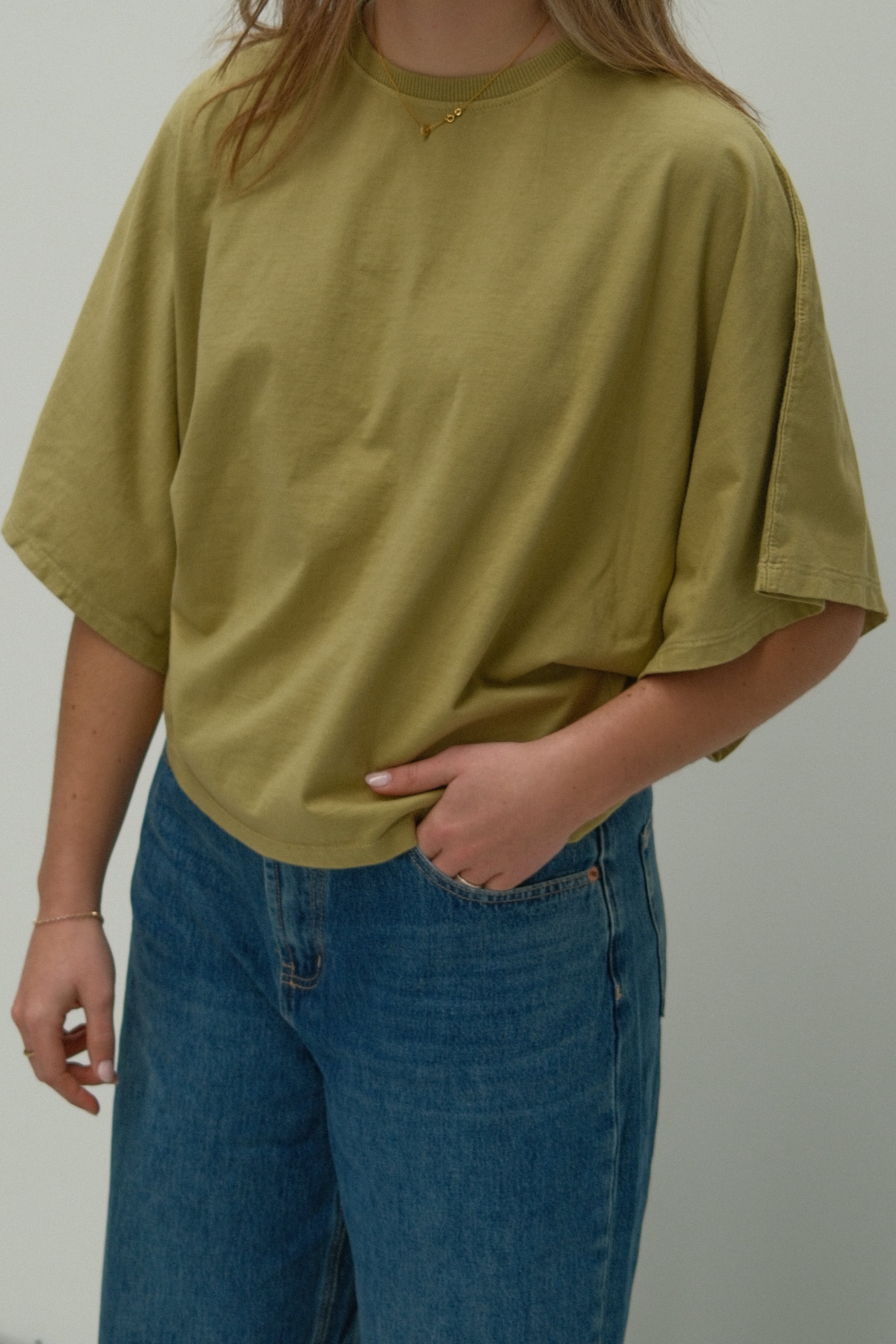 WIDE SLEEVE SAAR TEE OLIVE GREEN - Image 6